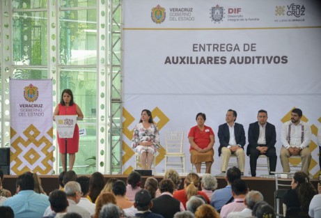 La directora del DIF estatal, Verónica Aguilera Tapia, mencionó que cada uno de los auxiliares entregados son supervisados y verificados para ofrecer la mejor calidad a los pacientes.  