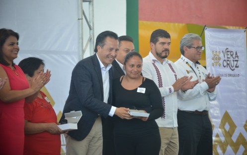 El gobernador del estado, Ing. Cuitláhuac García Jiménez, destacó que esta entrega marca un antes y un después para los beneficiarios, pues estamos en  tiempos de inclusión y con estas herramientas cada vez más veracruzanos tendrán una vida digna, gracias al trabajo conjunto entre población, Municipios,  Gobierno del  Estado y Gobierno Federal.  