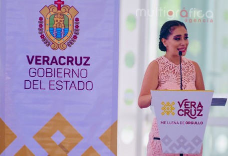 La Presidenta del DIF Municipal de Teocelo, Mara Chama Villa, en representación de todas las presidentas y presidentes de los sistemas municipales DIF del estado de Veracruz, agradeció al Presidente de la República, Andrés Manuel López Obrador, y al Gobernador de Veracruz Cuitláhuac García Jiménez, por la entrega de Auxiliares Auditivos para los veracruzanos y en especial a los beneficiarios de Teocelo.  