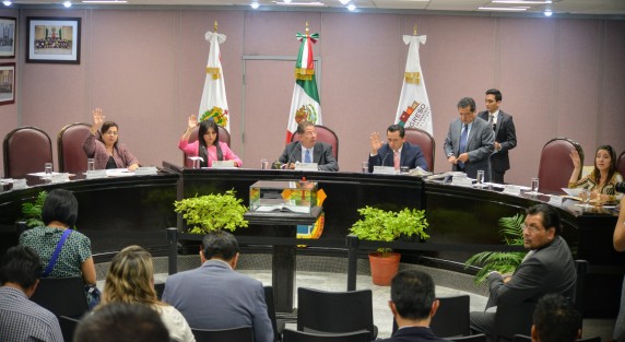 Durante la Cuarta Sesión Ordinaria del Segundo Receso, Primer Año de Ejercicio Constitucional de la LXV Legislatura de Veracruz se dio entrada a una iniciativa enviada por el Gobernador Cuitláhuac García, para homologar la ley estatal con la federal y sea posible tramitar la cédula profesional electrónica.  