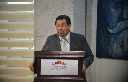 El nombre de la Universidad Veracruzana (UV) pasaría a formar parte del Muro de Honor del Palacio Legislativo, de acuerdo con una Iniciativa de Decreto presentada por el diputado León David Jiménez Reyes ante la Diputación Permanente.