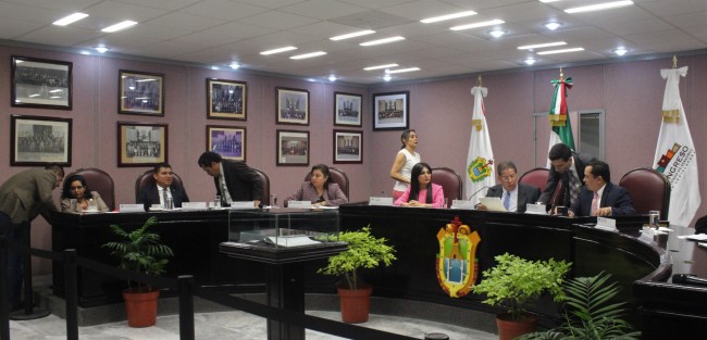 La Diputación Permanente dio entrada a una Iniciativa con Proyecto de Decreto que reforma, adiciona y deroga diversas disposiciones del Código de Derechos y de la Ley del Ejercicio Profesional, ambos del Estado de Veracruz de Ignacio de la Llave, enviada por el gobernador Cuitláhuac García Jiménez, que propone  diversas acciones en materia educativa. 