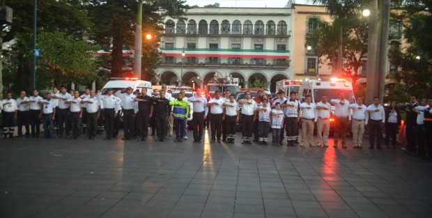  El gobernador Cuitláhuac García, participó en la ceremonia  del Día Nacional de la Protección Civil en el Parque Juárez de Xalapa, acompañado por mandos, personal de protección civil estatal, municipal, militares y algunos colaboradores de su gabinete.