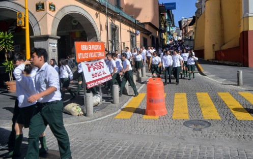 En punto de las 10 de la mañana se llevó a cabo el Macro simulacro en el centro de la ciudad de Xalapa; participaron personal de palacio de gobierno, municipal, de la torre de la SSP y alumnos de la escuela Juárez. 