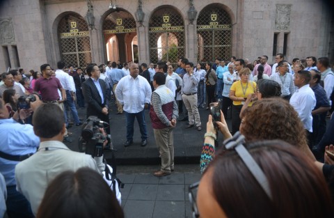 Por primera vez se vio que un gobernador participara dentro del simulacro. 