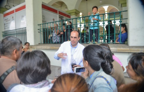 A iniciativa de la Dirección de Desarrollo Económico municipal de Xalapa, se dio un pequeño curso de cómo hacer repelente de moscos casero. 