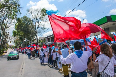 El Frente Nacional por la Familia Xalapa marchó desde la Facultad de Economía hacia la Plaza Lerdo para pronunciarse en contra de la legalización del aborto. 