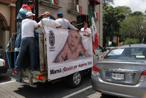 El Frente Nacional por la Familia Xalapa marchó desde la Facultad de Economía hacia la Plaza Lerdo para pronunciarse en contra de la legalización del aborto.  