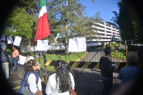 Trabajadores de SEFIPLAN no pudieron ingresar a las instalaciones debido a que integrantes de la coalición de sindicatos del Poder Ejecutivo del Estado bloquearon los accesos en protesta por el incumplimiento en el pago de diversas  prestaciones. 