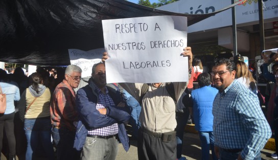 Trabajadores de SEFIPLAN no pudieron ingresar a las instalaciones debido a que integrantes de la coalición de sindicatos del Poder Ejecutivo del Estado bloquearon los accesos en protesta por el incumplimiento en el pago de diversas  prestaciones. 