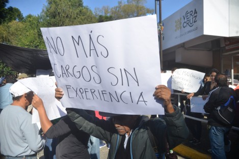 Trabajadores de SEFIPLAN no pudieron ingresar a las instalaciones debido a que integrantes de la coalición de sindicatos del Poder Ejecutivo del Estado bloquearon los accesos en protesta por el incumplimiento en el pago de  diversas  prestaciones. 