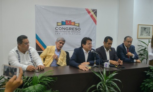 Conferencia de prensa de diputados federales luego de participar en el foro parlamento abierto en Veracruz hacia una Reforma Electoral.  