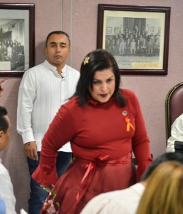 La diputada Rosalinda Galindo Silva presentó a la Diputación Permanente de la LXV Legislatura una Iniciativa con Proyecto de Decreto que reforma, deroga y adiciona diversas disposiciones de las leyes del estado de Veracruz de Ignacio de la Llave, para establecer la Unidad de Medida y Actualización (UMA), en sustitución del salario mínimo como unidad de cuenta, índice, base, medida o referencia.