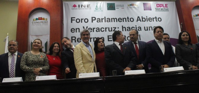 Diputados locales y federales, así como autoridades de gobierno y del OPLE, participaron en el Foro Parlamento Abierto en Veracuz: Hacia una Reforma electoral, en el auditorio Sebastián Lerdo de Tejada de la Legislatura.  