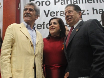 Diputados locales y federales, así como autoridades de gobierno y del OPLE, participaron en el Foro Parlamento Abierto en Veracuz: Hacia una Reforma electoral, en el auditorio Sebastián Lerdo de Tejada de la Legislatura.  