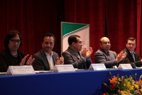 El gobernador del estado, Cuitláhuac García Jiménez, inauguró este jueves el 10.° Encuentro Internacional sobre la Enseñanza del Cálculo, Ciencias y Matemática, que se realiza del 26 al 28 del presente en la Facultad de Contaduría de la Universidad Veracruzana (UV) a fin de mejorar la estrategia de enseñanza de las matemáticas.