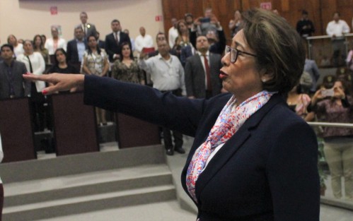 
Con 48 votos a favor, en sesión extraordinaria, diputados de la LXV Legislatura de Veracruz, designaron a Delia González Cobos como nueva titular del Órgano de Fiscalización Superior. 