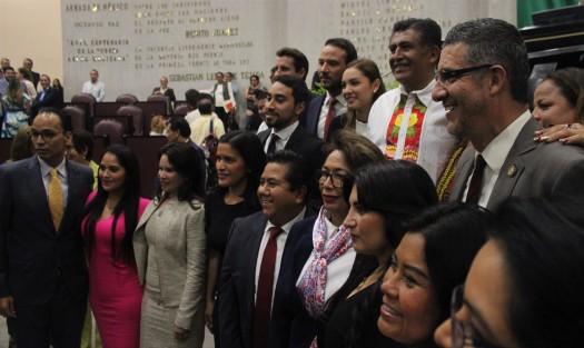 
Con 48 votos a favor, en sesión extraordinaria, diputados de la LXV Legislatura de Veracruz, designaron a Delia González Cobos como nueva titular del Órgano de Fiscalización Superior. 