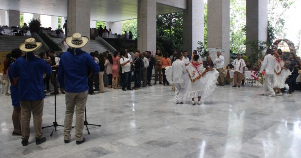 Con el lema <em>Turismo y empleo, un futuro mejor para todos</em>, el Congreso del Estado, a través de la Comisión permanente de Turismo, celebró el Día Mundial del Turismo y clausuró, en el Palacio Legislativo, la Semana del Turismo, que comprendió eventos, conferencias, seminarios, presentaciones académicas y foros de consulta, entre otras actividades. 