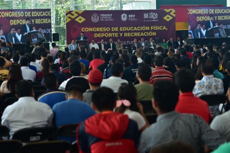 La Secretaría de Educación de Veracruz (SEV), a través del Consejo Interinstitucional Veracruzano de Educación (CIVE), inauguró el Primer Congreso de Educación Física, Deporte y Recreación Por una cultura de paz, que tendrá lugar los días 27 y 28 de septiembre con la participación de aproximadamente mil 200 participantes. 