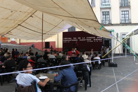 Por único día en el año, Cáritas de Xalapa, A.C., sale a las calles a realizar su colecta anual para apoyar al mantenimiento de sus albergues para ancianos, enfermos terminales y personas en estado de vulnerabilidad. 