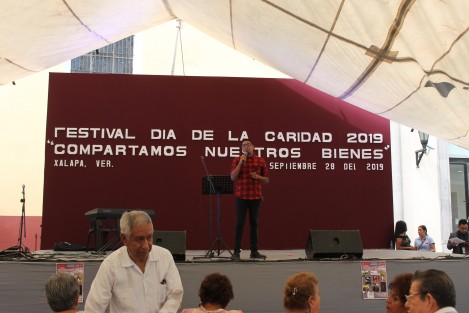El festival artístico y la venta de antojitos en Plaza Lerdo como parte de la Colecta Anual de Cäritas de Xalapa, A. C. se prolongará hasta la 8 de la noche. 