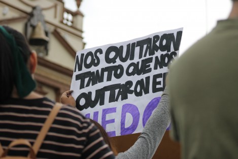 Luego de marchar por calles del centro de Xalapa, feministas a favor del derecho al libre y gratuito aborto para todas las mujeres, realizaron un mitin en Plaza Lerdo. Exigen a las autoridades, educación sexual, anticonceptivos y abortos gratuitos.