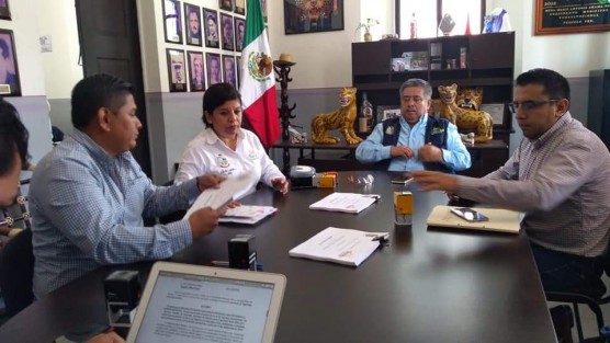 A puertas abiertas en el Palacio Municipal, el Ayuntamiento de Teocelo llevó a cabo la Sesión Ordinaria de Cabildo No. 42; presente el Alcalde Mario Chama Díaz; la Síndica Municipal, Zayra del Carmen Martínez Andrade; el Regidor Único del ayuntamiento, Luis Valencia López, el Tesorero del ayuntamiento Juan José Chávez y el Secretario del Ayuntamiento, Zimri Abimelech Arellano, tratando temas y acuerdos del Ejercicio Fiscal 2020.  