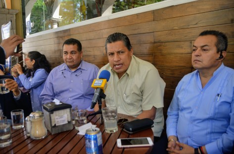 El Colegio de Abogados Juristas de Veracruz presentó al aspirante a Magistrado del Poder Judicial, Gabriel Salas, en Veracruz.  Valentín Olmos dijo que el que aspire ser Magistrado debe tener uñas cortas, sin cola y con experiencia, y que es preocupante la impartición de justicia que se vive actualmente y la que se va a dar si llegan personas que nada más son pagos políticos. 