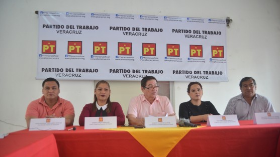 El coordinador de la comisión Estatal del PT, Vicente Aguilar Aguilar dijo que el presidente municipal de Xalapa atenta contra la población. Ahora intenta justificar gastos en la CMAS  de Xalapa a través de cambiar medidores de servicios. Esta acción tiene como fin justificar dicho incremento y lo peor es que los recursos recibidos no se utilizan positivamente. 