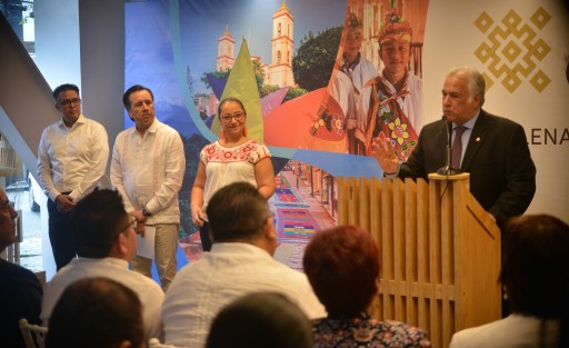 Miguel Torruco Márquez, secretario de Turismo Federal, en compañía del Gobernador de Veracruz,  Cuitláhuac García; la secretaria de Turismo de Veracuz, Xóchitl Arbesu, entre otras distinguidas personalidades, inauguraron la Exposición del Estado de Veracruz en el Centro de Información Turística <em>Punto México</em>, en las Instalaciones de la Secretaría de Turismo Federal.  