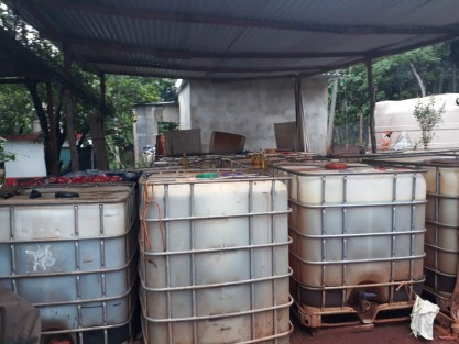 Autoridades localizaron en Mecayapan en una bodega disfrazada de tienda de abarrotes, 13 mil litros de huachicol, misma donde en  noviembre pasado se había suscitado un incendio. 