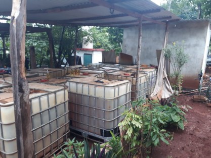 Autoridades localizaron en Mecayapan en una bodega disfrazada de tienda de abarrotes, 13 mil litros de huachicol, misma donde en  noviembre pasado se había suscitado un incendio. 