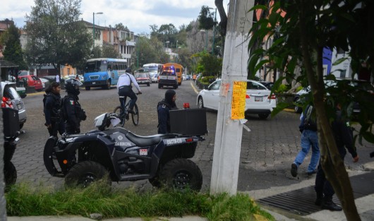 Lo que parecía ser un asalto a mano armada a una dulcería, resultó ser un pleito de pareja dando como resultado un mujer baleada. Esto en la calle de Bremont, zona centro. 