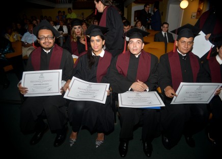 En el Auditorio Aristóteles del Colegio de Veracruz, se realizó la ceremonia de graduación de la generación 2017 - 2019 de la Maestría en Administración Pública. Un reconocimiento especial para la alumna Heidi Cristina Cortés Hernández.