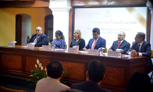 En el Auditorio Aristóteles del Colegio de Veracruz, se realizó la ceremonia de graduación de la generación 2017 - 2019 de la Maestría en Administración Pública. Un reconocimiento especial para la alumna Heidi Cristina Cortes Hernández.