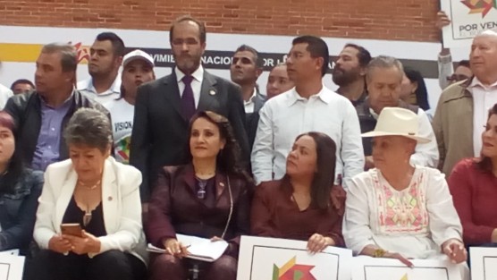 Durante la asamblea  el Profesor René Bejarano, líder del movimiento, pidió alejarse de pensamientos y actitudes hostiles y tomar el ejemplo de otros países de América del Sur en los que la división evitó el cambio de régimen. 