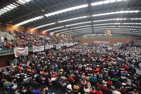 Durante la asamblea  el Profesor René Bejarano, líder del movimiento, pidió alejarse de pensamientos y actitudes hostiles y tomar el ejemplo de otros países de América del Sur en los que la división evitó el cambio de régimen. 