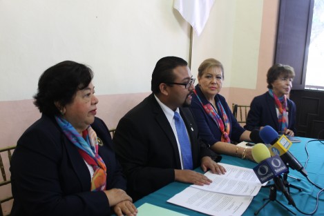 Encabezados por su presidente, Oscar Espino Contreras, el Club Rotario Manantiales Xalapa, hizo la invitación a las mujeres a participar en su campaña <em>Sálvate Mujer</em>, detección oportuna de cáncer, a realizarse los días 17, 18 y 19 de octubre en su Casa de la Amistad Rotaria, ubicada en Xalapeños Ilustres 107, a unos pasos de la iglesia de San José .
