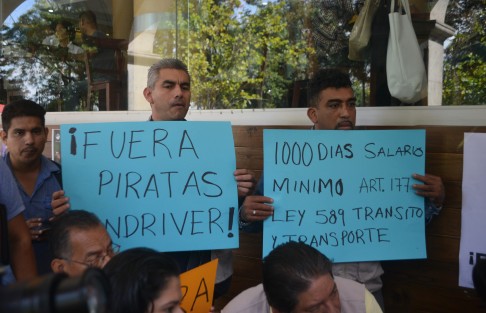 El presidente del Movimiento Nacional de Transporte Multimodal,  Carlos Manuel Sosa Madraz,  así como concesionarios taxistas del Estado, en conferencia de café dijeron que  denunciarán ante la Fiscalía si hallan a choferes de Uber, Cabify, Didi o Indriver en la ciudad de Xalapa.   