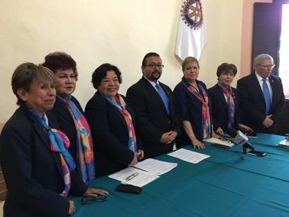 Encabezados por su presidente, Oscar Espino Contreras, el Club Rotario Manantiales Xalapa, hizo la invitación a las mujeres a participar en su campaña Sálvate Mujer, detección oportuna de cáncer, a realizarse los días 17, 18 y 19 de octubre en su Casa de la Amistad Rotaria, ubicada en Xalapeños Ilustres 107, a unos pasos de la iglesia de San José . Las pruebas y diagnóstico están a cargo de médicos especializados, y se realizan con una cuota económica, para este tipo de estudios. Para agendar su cita y mayores informes se pueden comunicar a los teléfonos 8 17 47 89, 8-17-09-47 y/o al celular 228 176 9914. 
