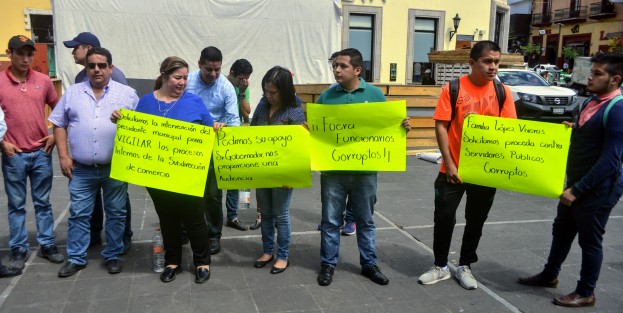 Piden la intervención de las autoridades, ya que sus productos se están echando a perder, además de que varias familias dependen de este pequeño negocio.