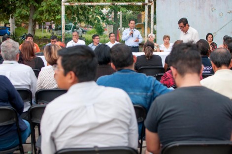 Este lunes 7 de octubre, se llevó a cabo la entrega de nombramientos de los 3 Comités Vecinales en el Fraccionamiento Los Cafetales Casas GEO, dichos comités fueron creados por el Ayuntamiento de Coatepec en coordinación con la Dirección de Gobernación, con la finalidad de promover la participación ciudadana y mejorar las políticas municipales y el funcionamiento de los servicios. 