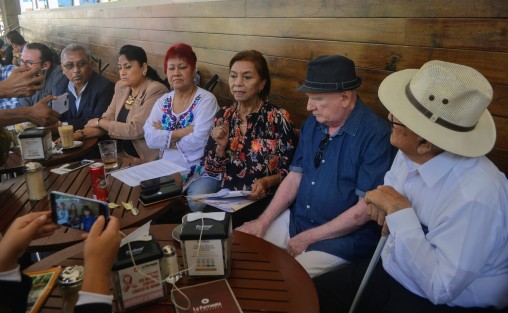 Integrantes de la coalición democrática de federaciones de colegios, barras y asociaciones de abogados de Veracruz, encabezados por Rosa Hilda Rojas Pérez, se quejaron por no ser contemplados ni llamados para ocupar alguna magistratura. Dicen que como organización le enviaron al gobernador Cuitláhuac García, cuatro documentos en donde piden que el que llegue deben tener el perfil y conocer de justicia.