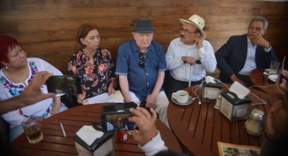 Integrantes de la coalición democrática de federaciones de colegios, barras y asociaciones de abogados de Veracruz, encabezados por Rosa Hilda Rojas Pérez, se quejaron por no ser contemplados ni llamados para ocupar alguna magistratura. Dicen que como organización le enviaron al gobernador Cuitláhuac García, cuatro documentos en donde piden que el que llegue deben tener el perfil y conocer de justicia.