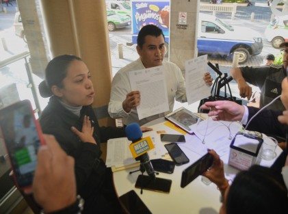 Yael Atzin Rentería denunció acoso sexual y laboral dentro de las oficinas de SEDEMA, presentó pruebas en contra del Secretario Particular de la titular, de nombre Rafael,  quien a decir de la víctima se escuda diciendo que es amigo del gobernador y por tanto no le tiene miedo a sus demandas.  