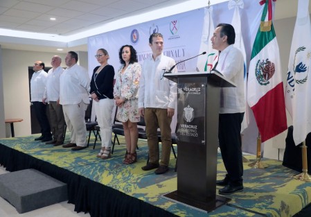 En su mensaje, Cuitláhuac García dijo que <em>Desde el primer día de la actual administración se ha implementado una política de atención a víctimas de violación de derechos humanos a través de la Declaratoria Emergente en la entidad</em>.  