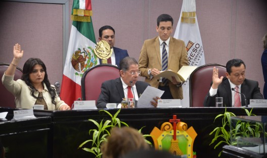 La LXV Legislatura del Estado, a través de la Diputación Permanente, dio entrada al oficio signado por el gobernador Cuitláhuac García Jiménez, por el cual envía 13 propuestas de ciudadanas y ciudadanos para ocupar el cargo de magistrados del Poder Judicial del Estado de Veracruz. La integran nueve mujeres y cuatro hombres. 