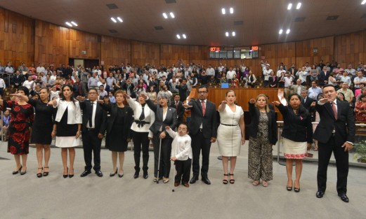 Luego de la aprobación por el  Congreso de su nombramiento, los 13 nuevos magistrados, 9 mujeres y 4 hombres, rindieron protesta a su cargo. 