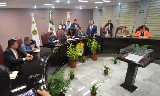 Ante diputados del Congreso local, José Alfredo Corona Lizárraga, rindió protesta como encargado de despacho de la Fiscalía Anticorrupción.